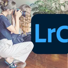 Fotografka robi zdjęcie. Obok logo LrC, które sugeruje darmowy Lightroom do edycji.