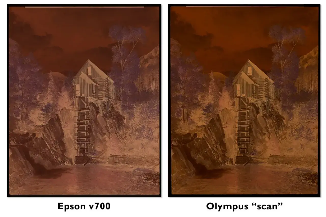 Dwa negatywy starego młyna nad rzeką. Po lewej skan Epson v700, po prawej Olympus 