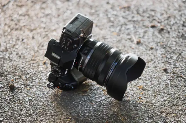 Najlepsze obiektywy do olympus om-d e-m10 mark iii, które poprawią twoje zdjęcia