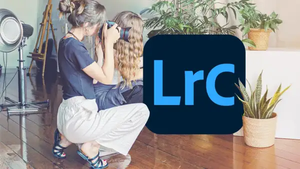 Fotografka robi zdjęcie. Obok logo LrC, które sugeruje darmowy Lightroom do edycji.